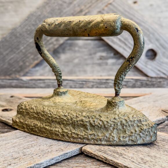Vintage Cast Iron Sad Iron/Clothing Iron-Gold Finish-Swirl Handle-Shabby Chic - Picture 2 of 8